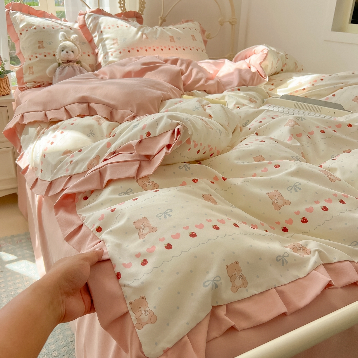 91家纺网 家纺一手货源 找家纺 韩巢家纺 2026新款花边款针织双层纱四件套 可爱熊