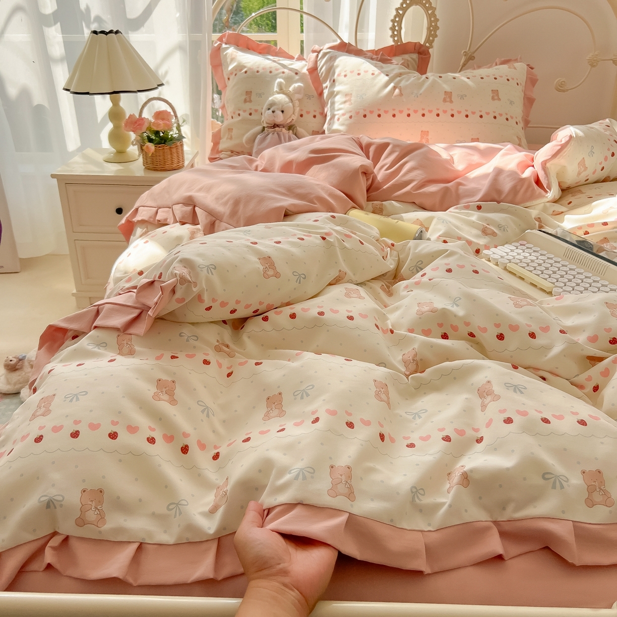 91家纺网 家纺一手货源 找家纺 韩巢家纺 2026新款花边款针织双层纱四件套 可爱熊