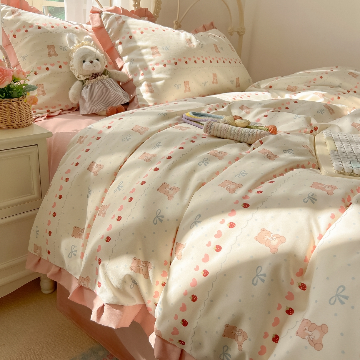 91家纺网 家纺一手货源 找家纺 韩巢家纺 2026新款花边款针织双层纱四件套 可爱熊