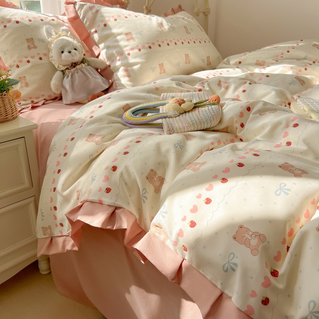 91家纺网 家纺一手货源 找家纺 韩巢家纺 2026新款花边款针织双层纱四件套 可爱熊