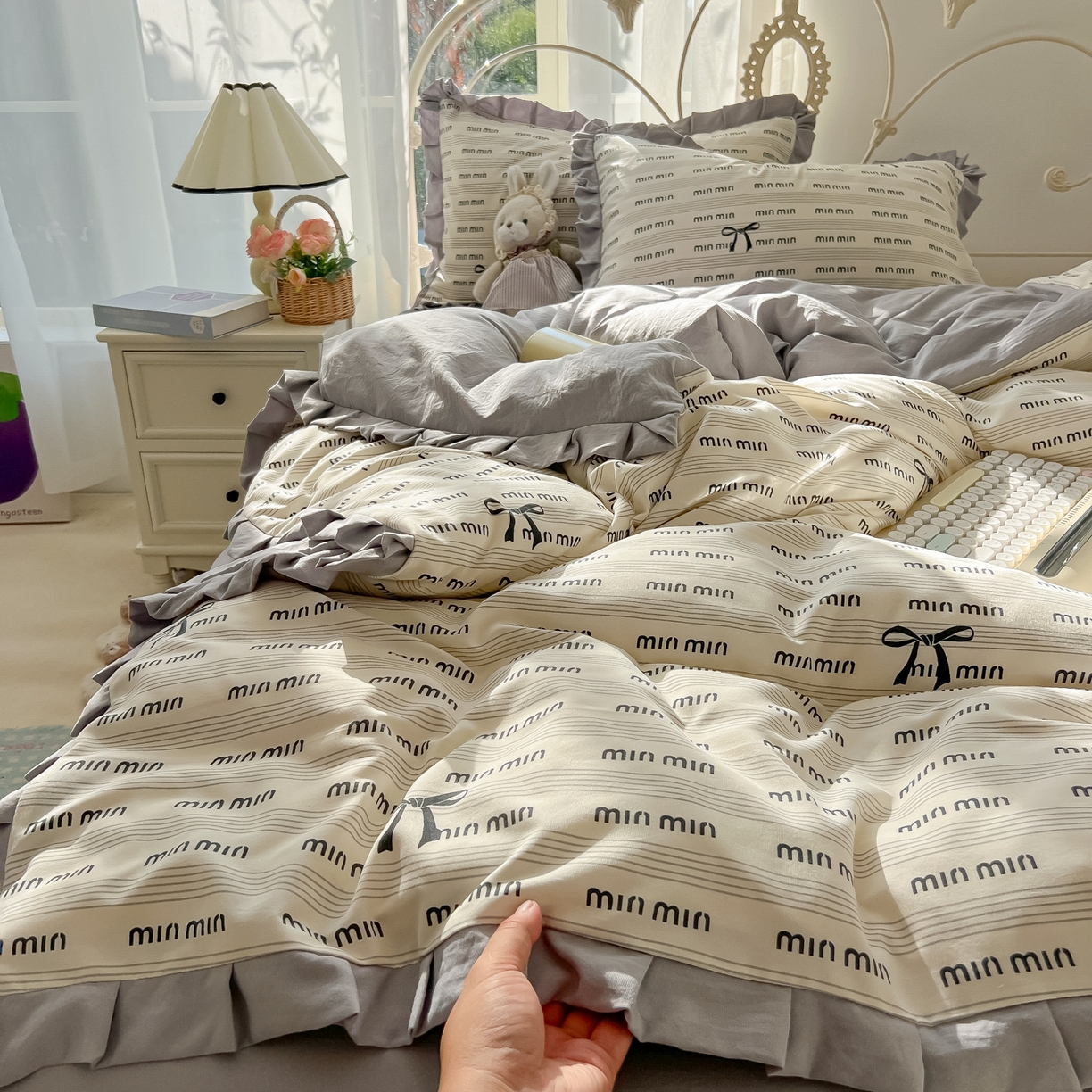 91家纺网 家纺一手货源 找家纺 韩巢家纺 2026新款花边款针织双层纱四件套 敏敏灰