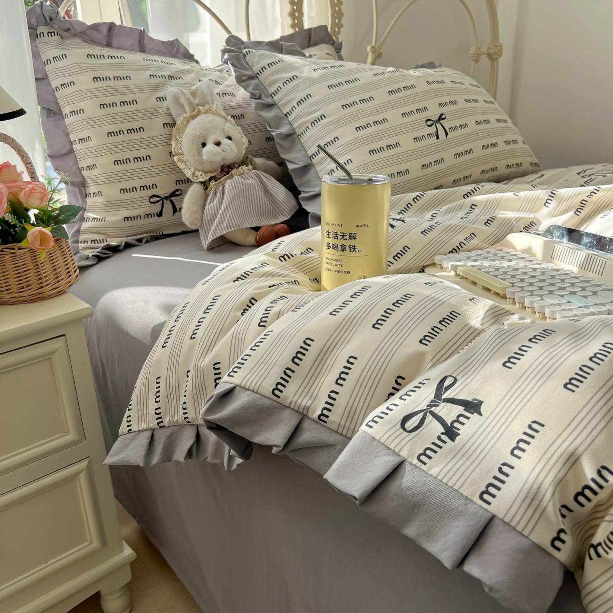 91家纺网 家纺一手货源 找家纺 韩巢家纺 2026新款花边款针织双层纱四件套 敏敏灰