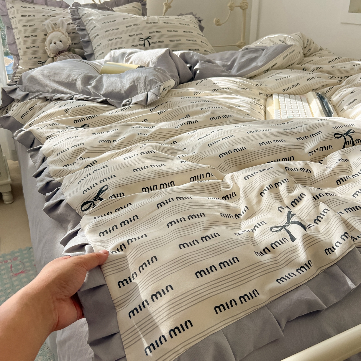 91家纺网 家纺一手货源 找家纺 韩巢家纺 2026新款花边款针织双层纱四件套 敏敏灰