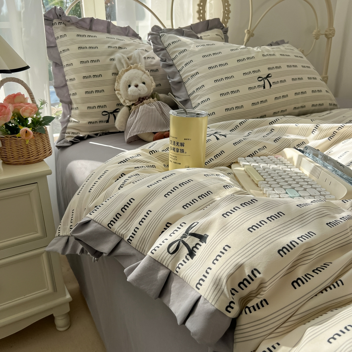 91家纺网 家纺一手货源 找家纺 韩巢家纺 2026新款花边款针织双层纱四件套 敏敏灰