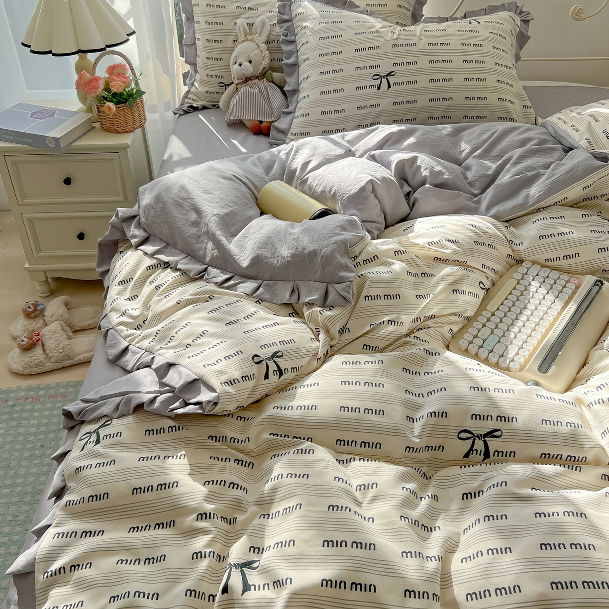 91家纺网 家纺一手货源 找家纺 韩巢家纺 2026新款花边款针织双层纱四件套 敏敏灰