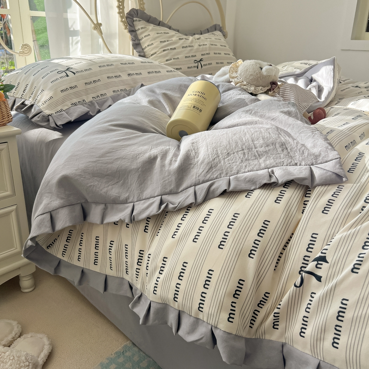 91家纺网 家纺一手货源 找家纺 韩巢家纺 2026新款花边款针织双层纱四件套 敏敏灰