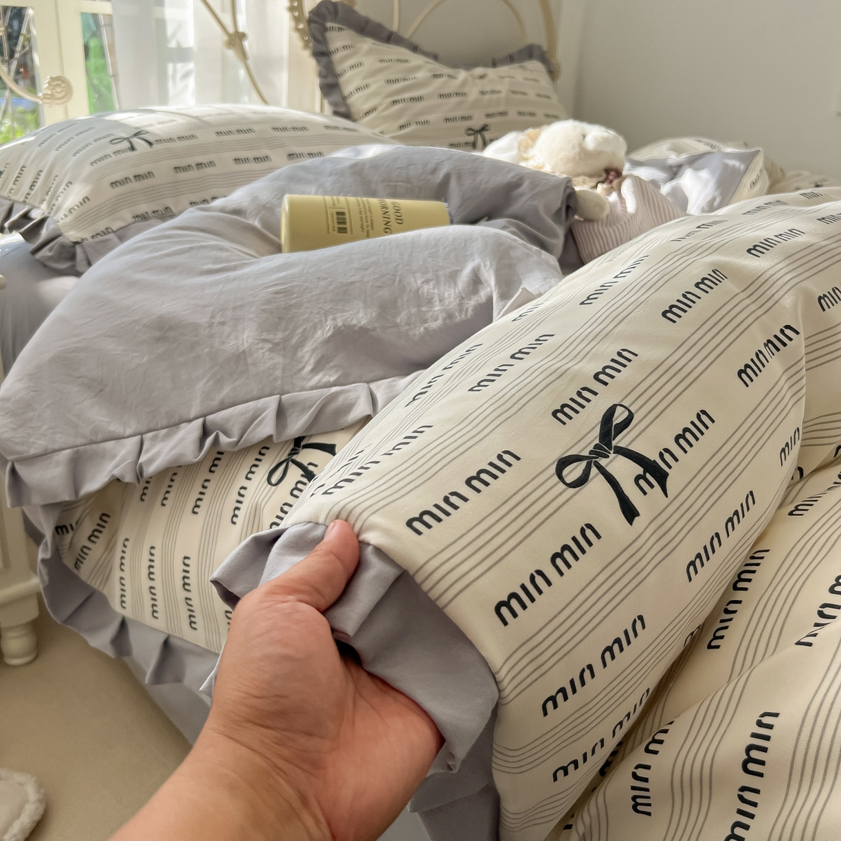 91家纺网 家纺一手货源 找家纺 韩巢家纺 2026新款花边款针织双层纱四件套 敏敏灰