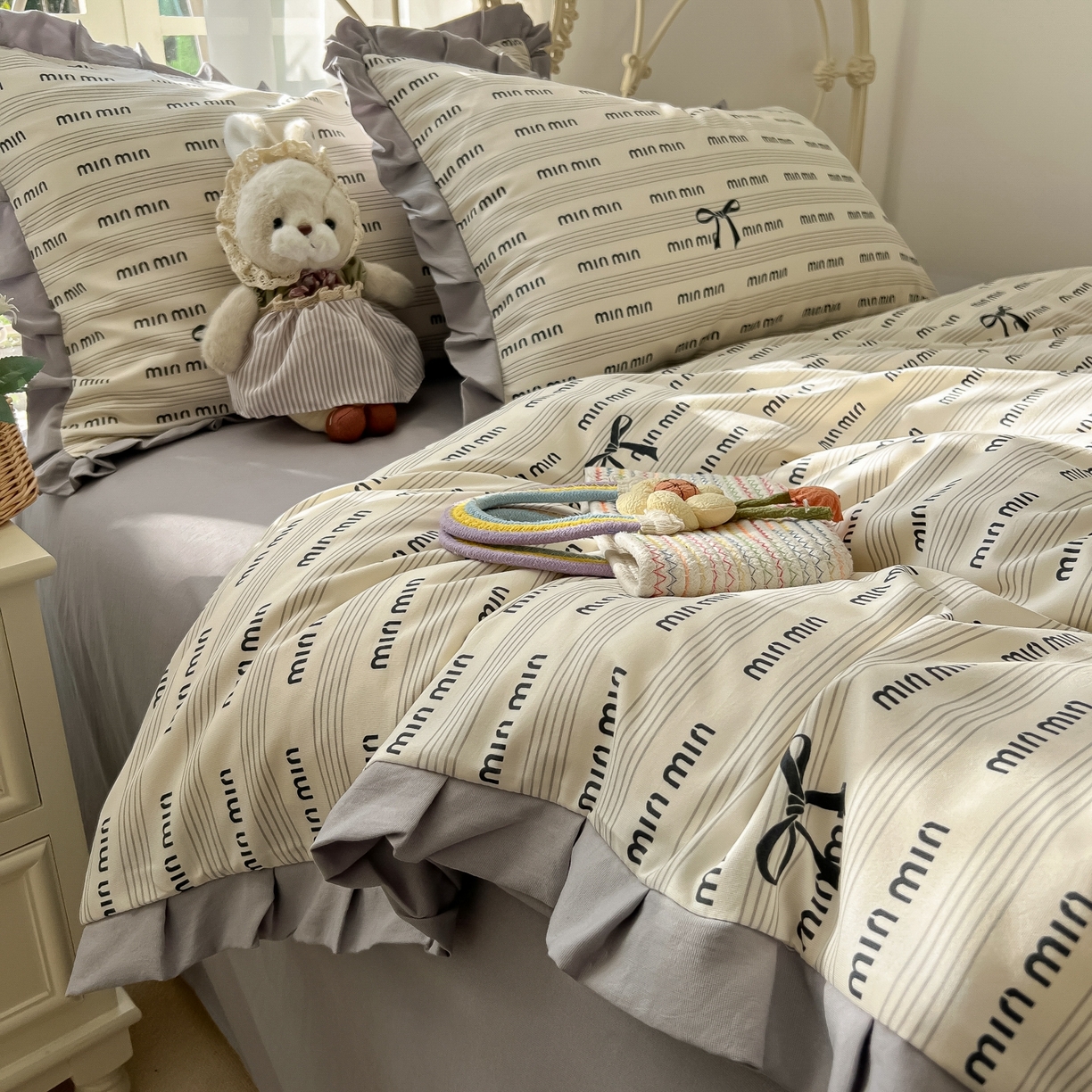 91家纺网 家纺一手货源 找家纺 韩巢家纺 2026新款花边款针织双层纱四件套 敏敏灰