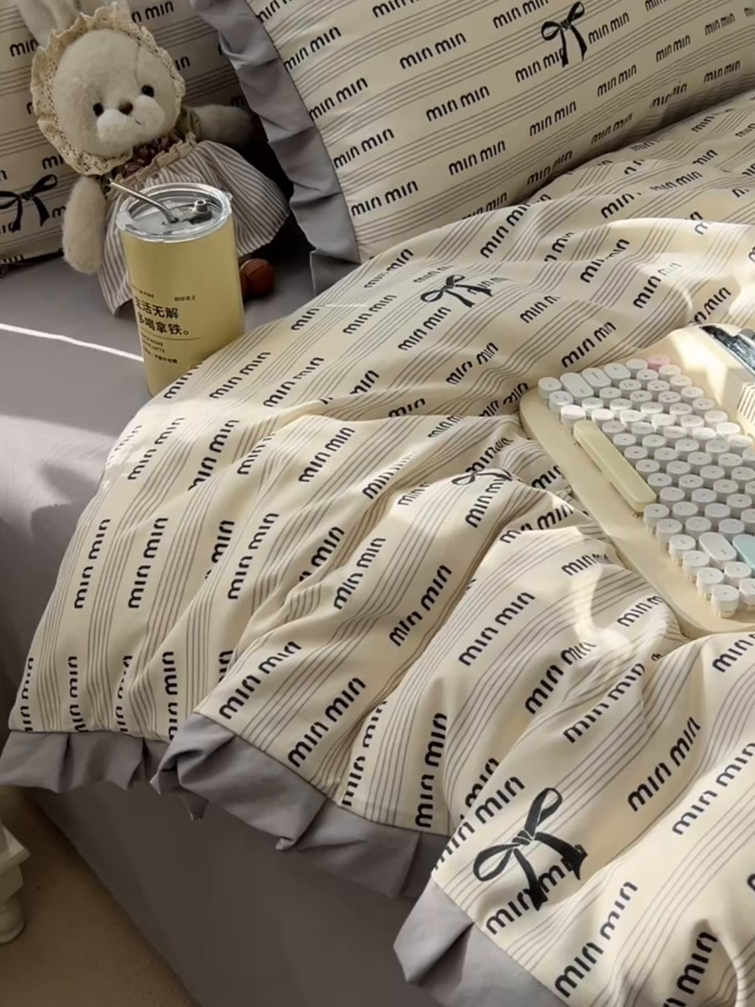 91家纺网 家纺一手货源 找家纺 韩巢家纺 2026新款花边款针织双层纱四件套 敏敏灰