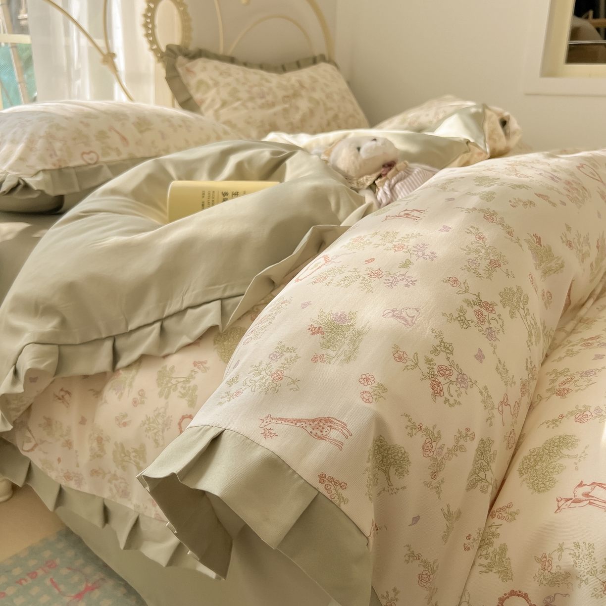 韩巢家纺 2026新款花边款针织双层纱四件套 魔法森林