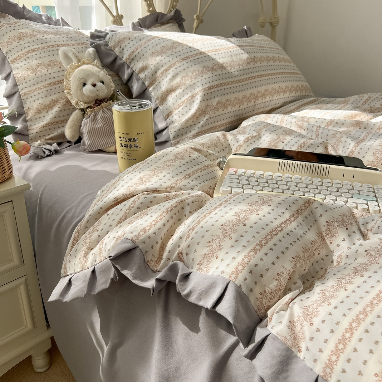 91家纺网 家纺一手货源 找家纺 韩巢家纺 2026新款花边款针织双层纱四件套 木昔