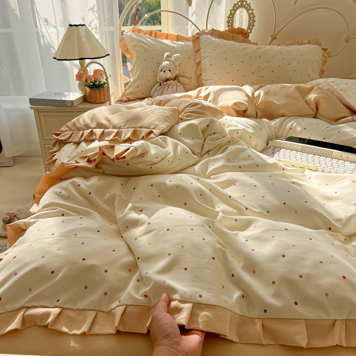 91家纺网 家纺一手货源 找家纺 韩巢家纺 2026新款花边款针织双层纱四件套 奶油波点米