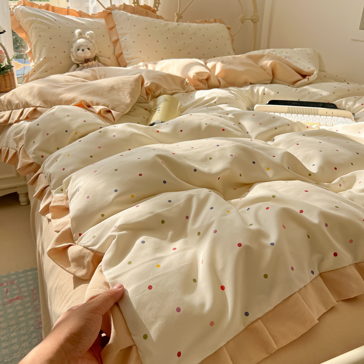 91家纺网 家纺一手货源 找家纺 韩巢家纺 2026新款花边款针织双层纱四件套 奶油波点米