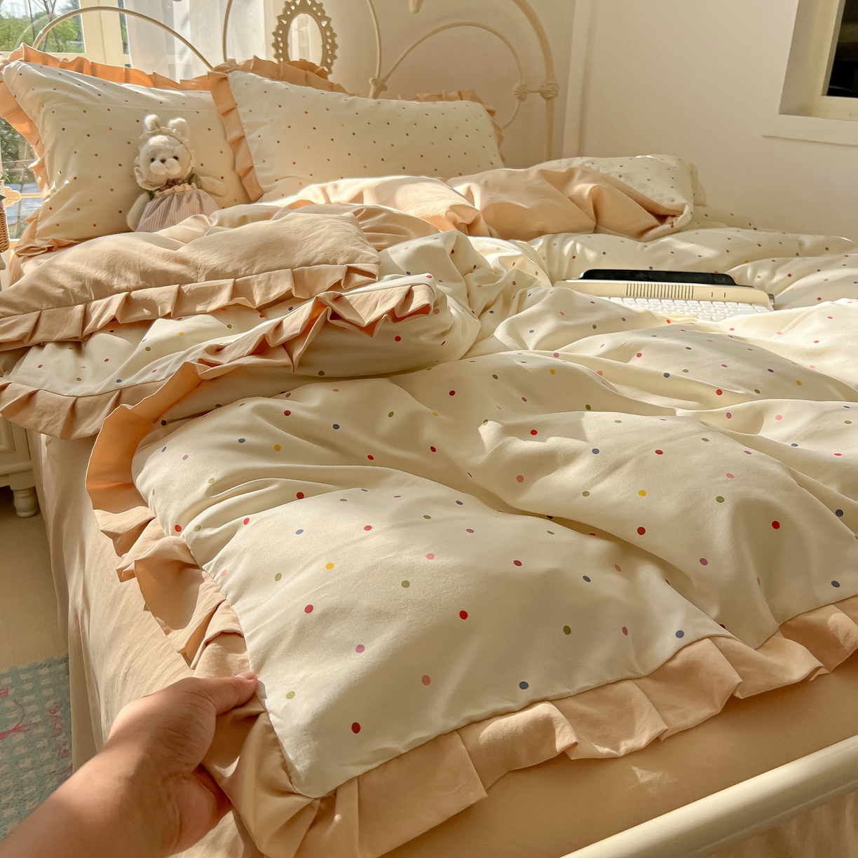 91家纺网 家纺一手货源 找家纺 韩巢家纺 2026新款花边款针织双层纱四件套 奶油波点米