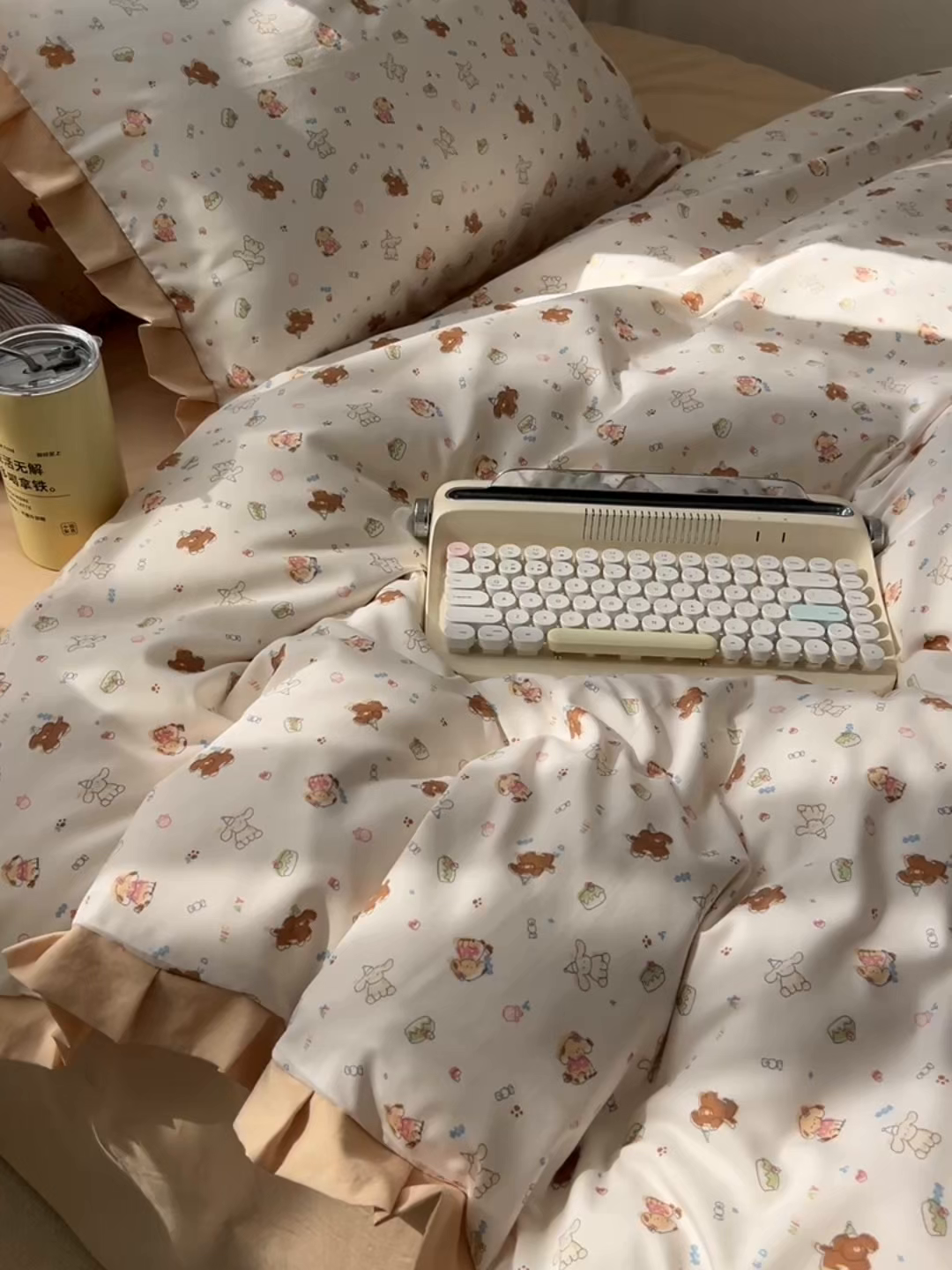 91家纺网 家纺一手货源 找家纺 韩巢家纺 2026新款花边款针织双层纱四件套 奶油狗