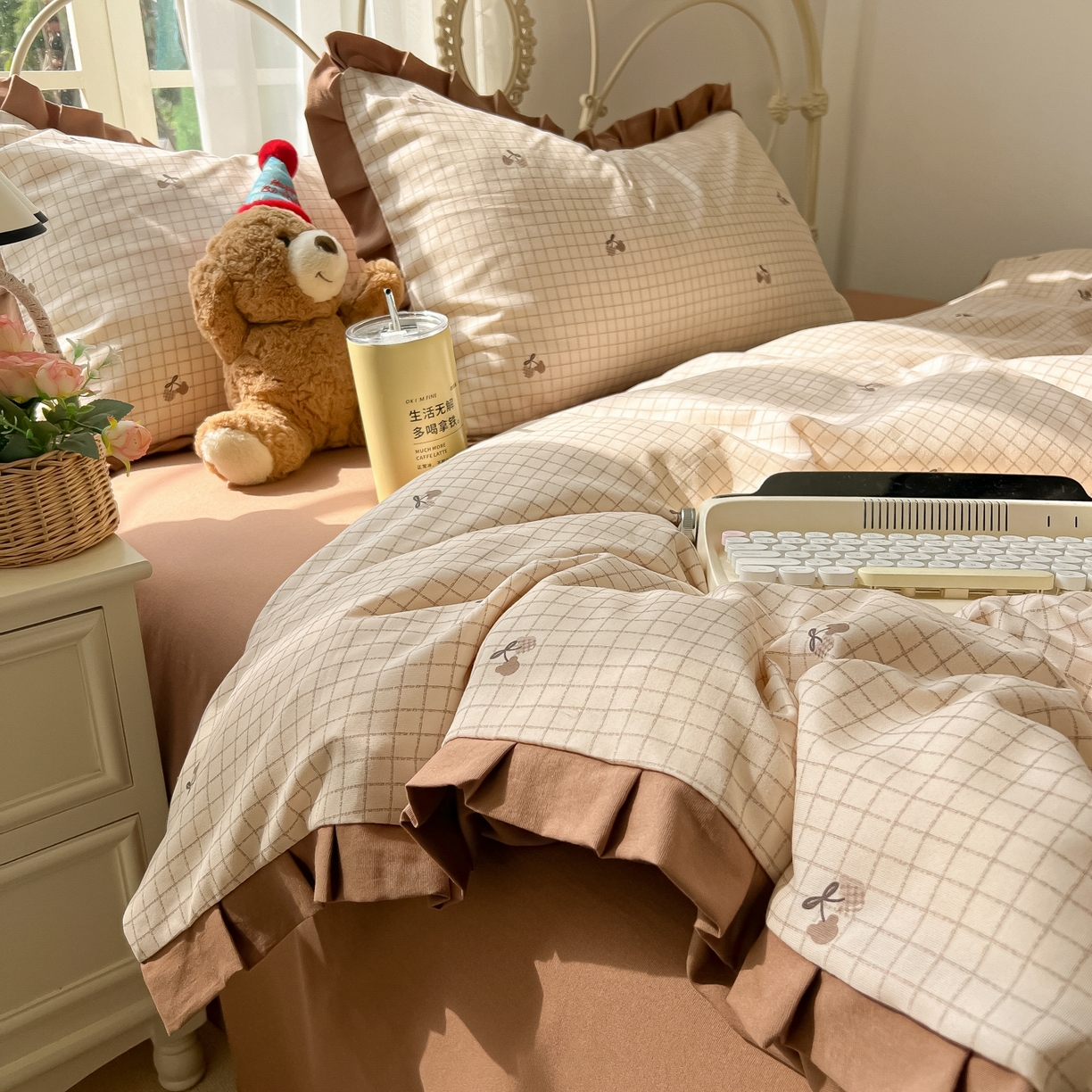 91家纺网 家纺一手货源 找家纺 韩巢家纺 2026新款花边款针织双层纱四件套 巧克力