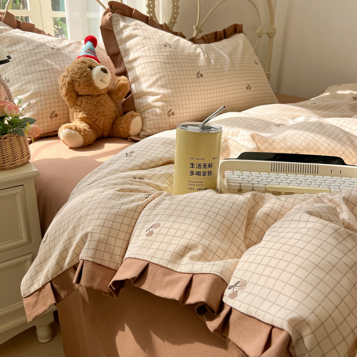 91家纺网 家纺一手货源 找家纺 韩巢家纺 2026新款花边款针织双层纱四件套 巧克力