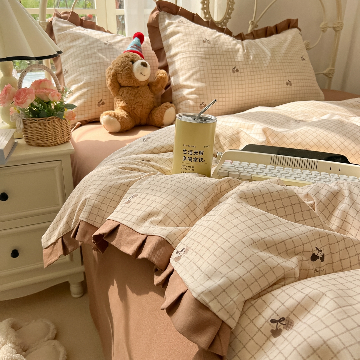 91家纺网 家纺一手货源 找家纺 韩巢家纺 2026新款花边款针织双层纱四件套 巧克力