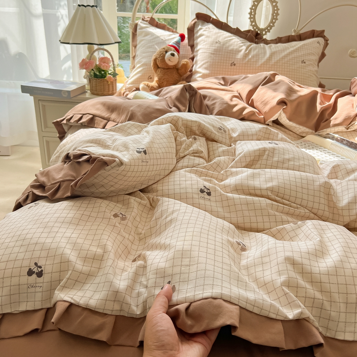 91家纺网 家纺一手货源 找家纺 韩巢家纺 2026新款花边款针织双层纱四件套 巧克力