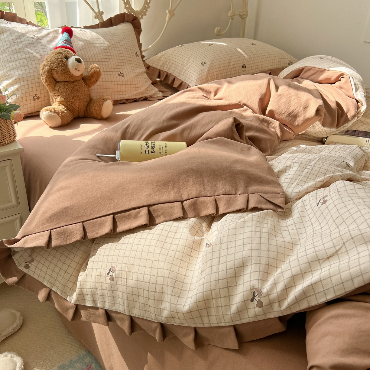 91家纺网 家纺一手货源 找家纺 韩巢家纺 2026新款花边款针织双层纱四件套 巧克力