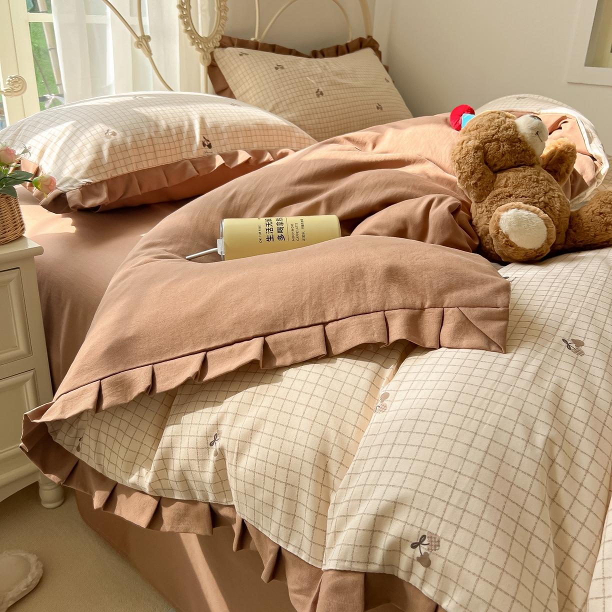 91家纺网 家纺一手货源 找家纺 韩巢家纺 2026新款花边款针织双层纱四件套 巧克力