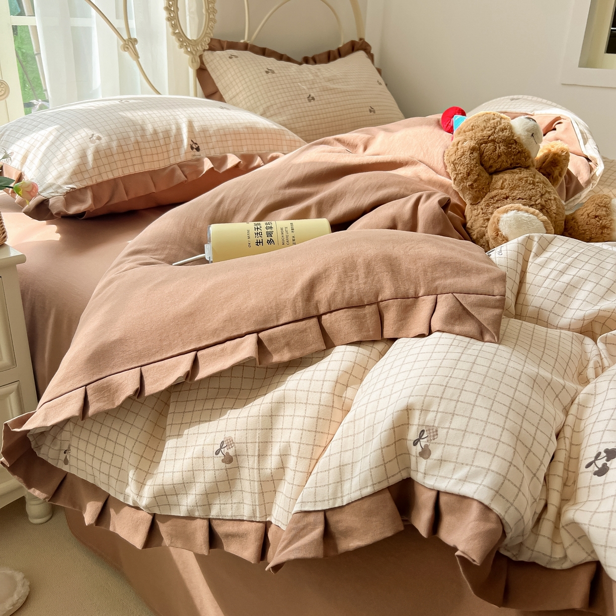 91家纺网 家纺一手货源 找家纺 韩巢家纺 2026新款花边款针织双层纱四件套 巧克力