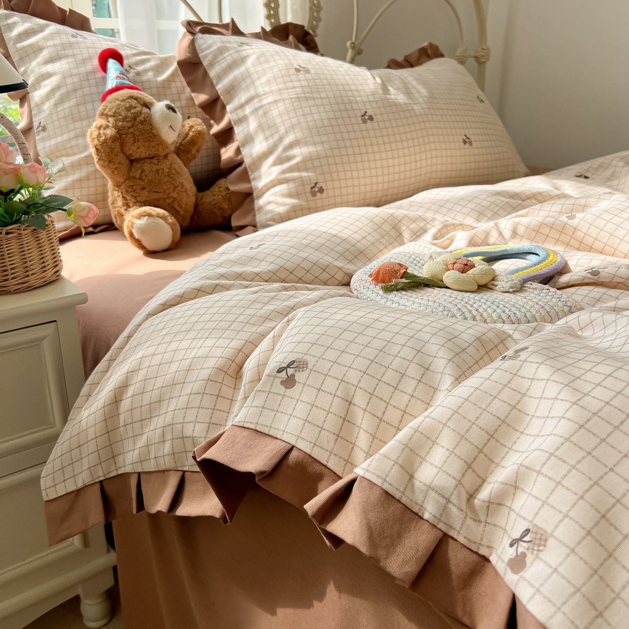 91家纺网 家纺一手货源 找家纺 韩巢家纺 2026新款花边款针织双层纱四件套 巧克力