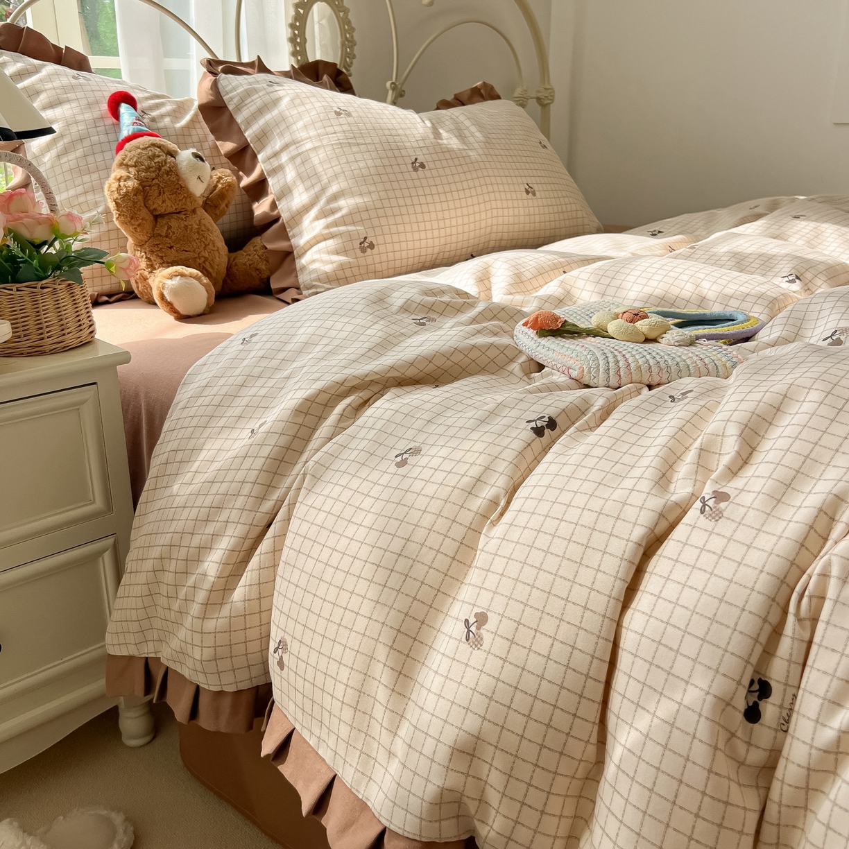 91家纺网 家纺一手货源 找家纺 韩巢家纺 2026新款花边款针织双层纱四件套 巧克力