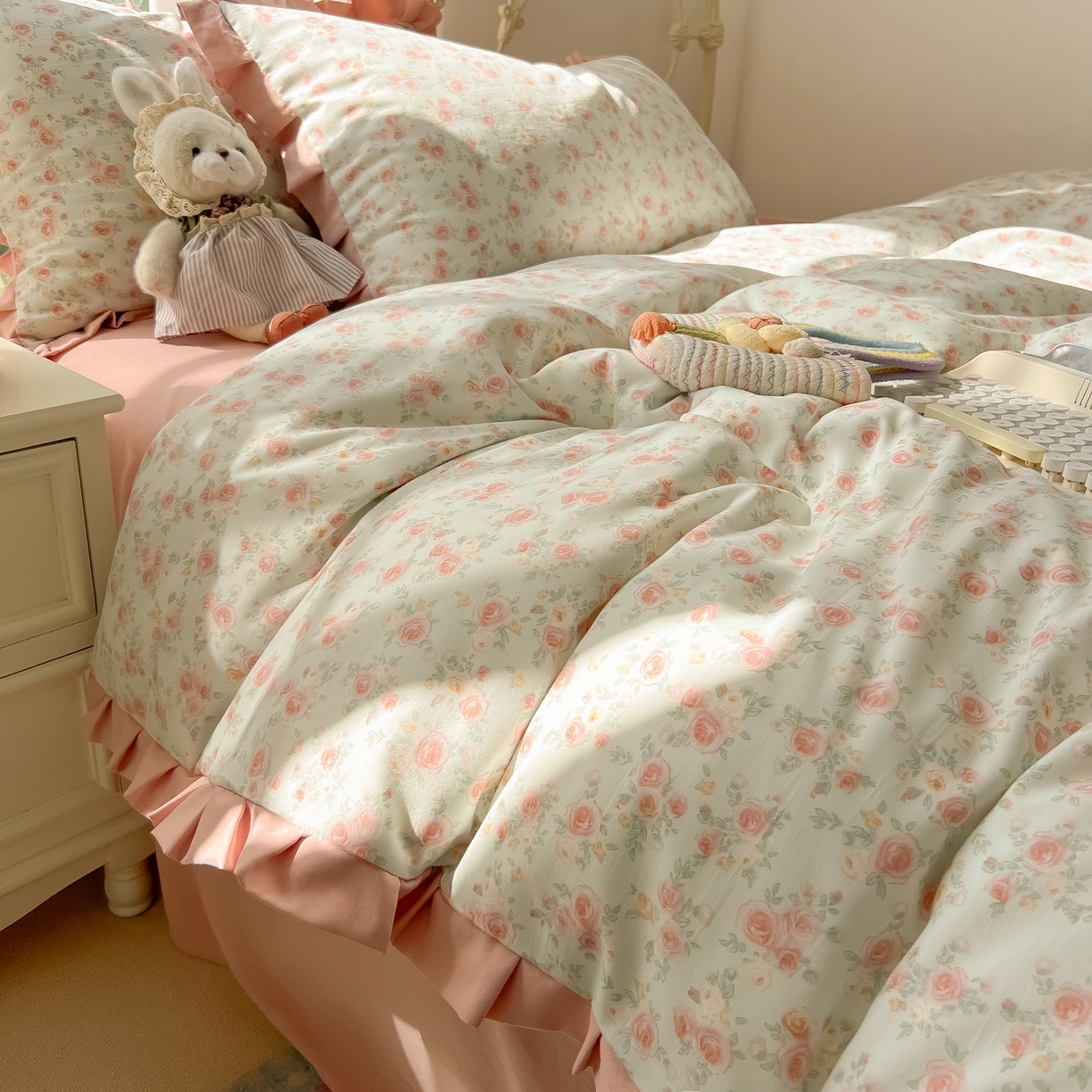 91家纺网 家纺一手货源 找家纺 韩巢家纺 2026新款花边款针织双层纱四件套 塞林娜绿