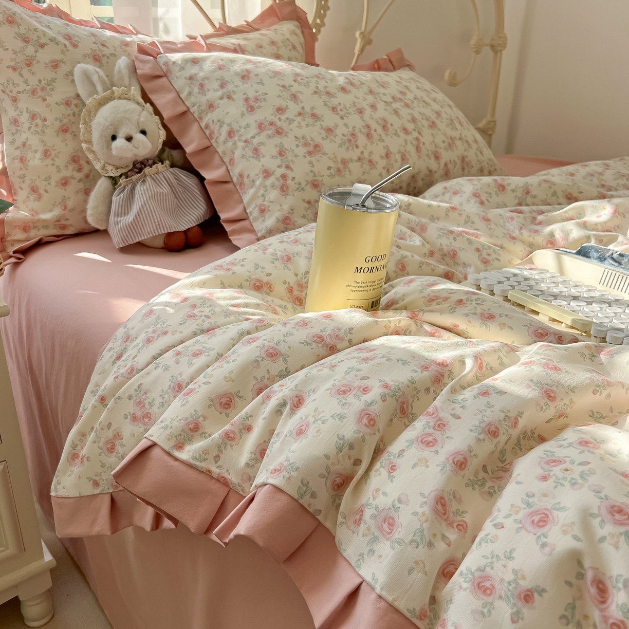 91家纺网 家纺一手货源 找家纺 韩巢家纺 2026新款花边款针织双层纱四件套 塞林娜米黄