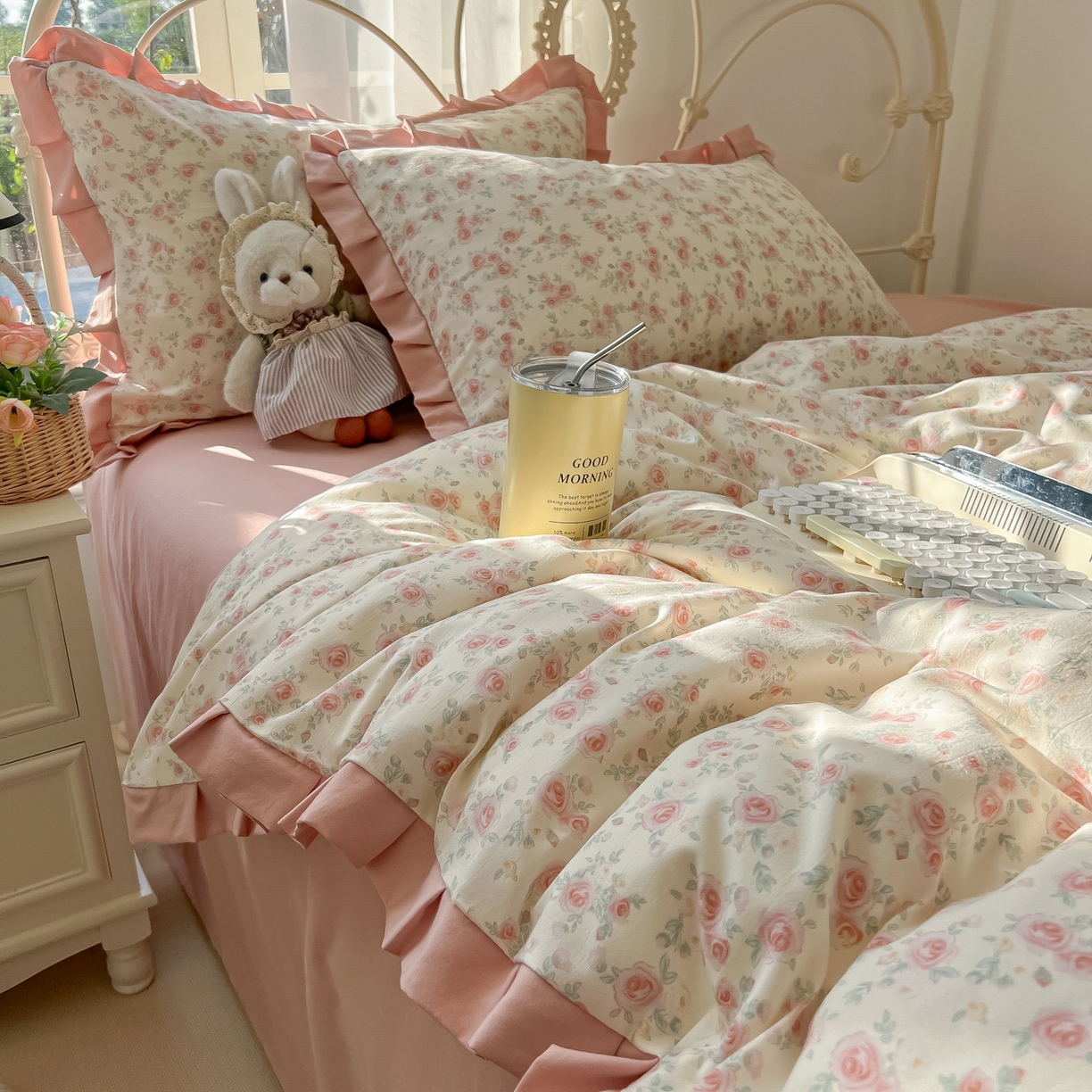 91家纺网 家纺一手货源 找家纺 韩巢家纺 2026新款花边款针织双层纱四件套 塞林娜米黄