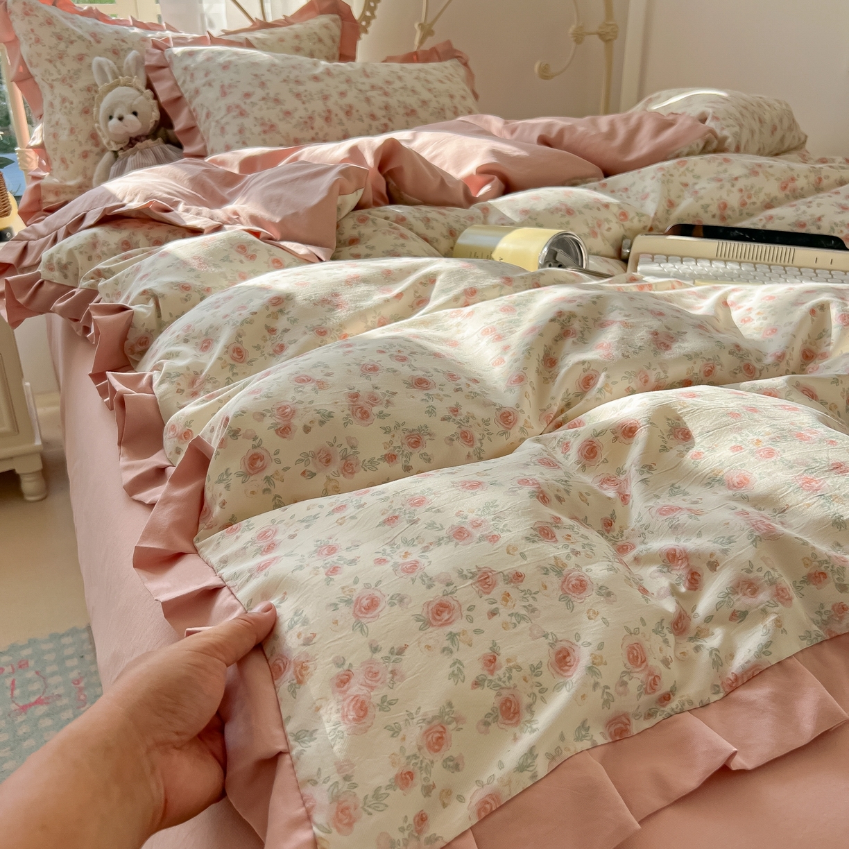 91家纺网 家纺一手货源 找家纺 韩巢家纺 2026新款花边款针织双层纱四件套 塞林娜米黄