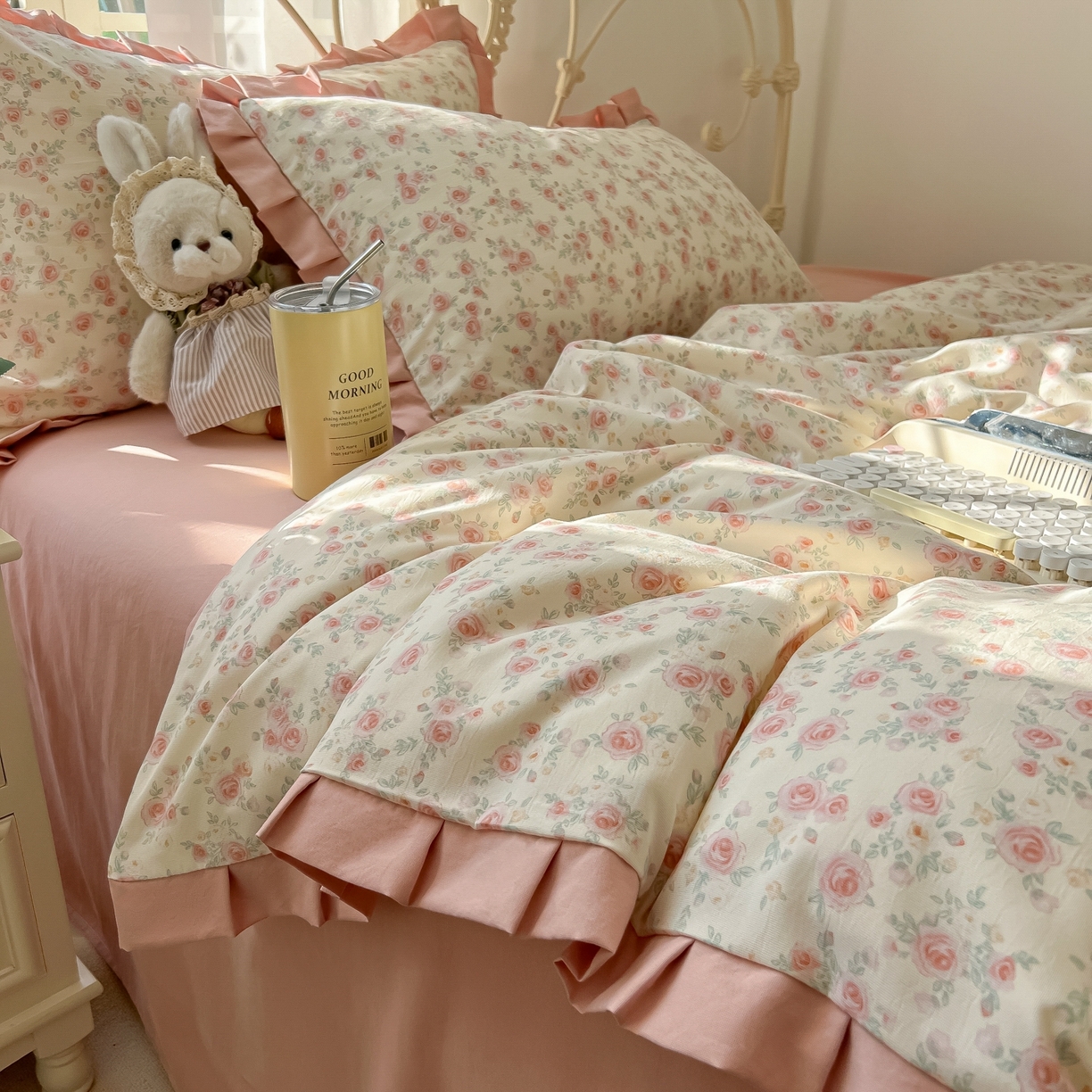 91家纺网 家纺一手货源 找家纺 韩巢家纺 2026新款花边款针织双层纱四件套 塞林娜米黄