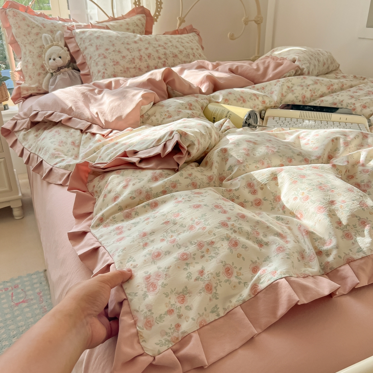 91家纺网 家纺一手货源 找家纺 韩巢家纺 2026新款花边款针织双层纱四件套 塞林娜米黄