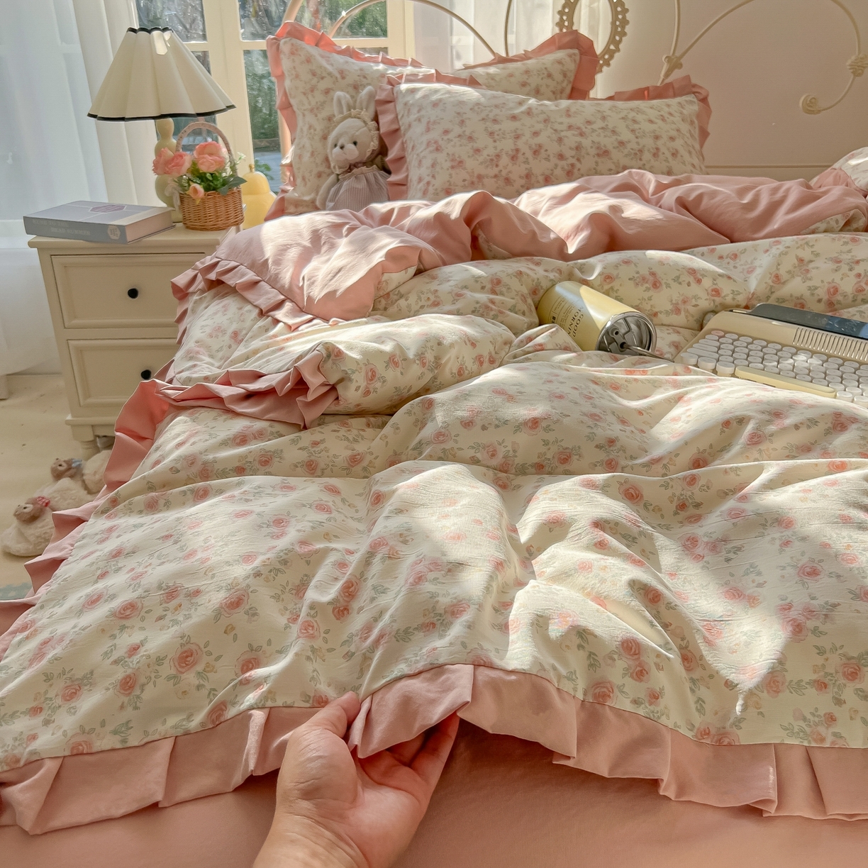 91家纺网 家纺一手货源 找家纺 韩巢家纺 2026新款花边款针织双层纱四件套 塞林娜米黄