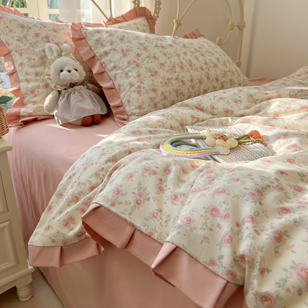 91家纺网 家纺一手货源 找家纺 韩巢家纺 2026新款花边款针织双层纱四件套 塞林娜米黄