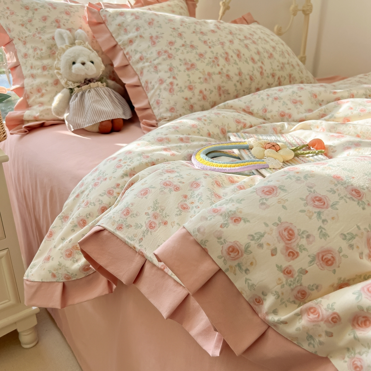 91家纺网 家纺一手货源 找家纺 韩巢家纺 2026新款花边款针织双层纱四件套 塞林娜米黄