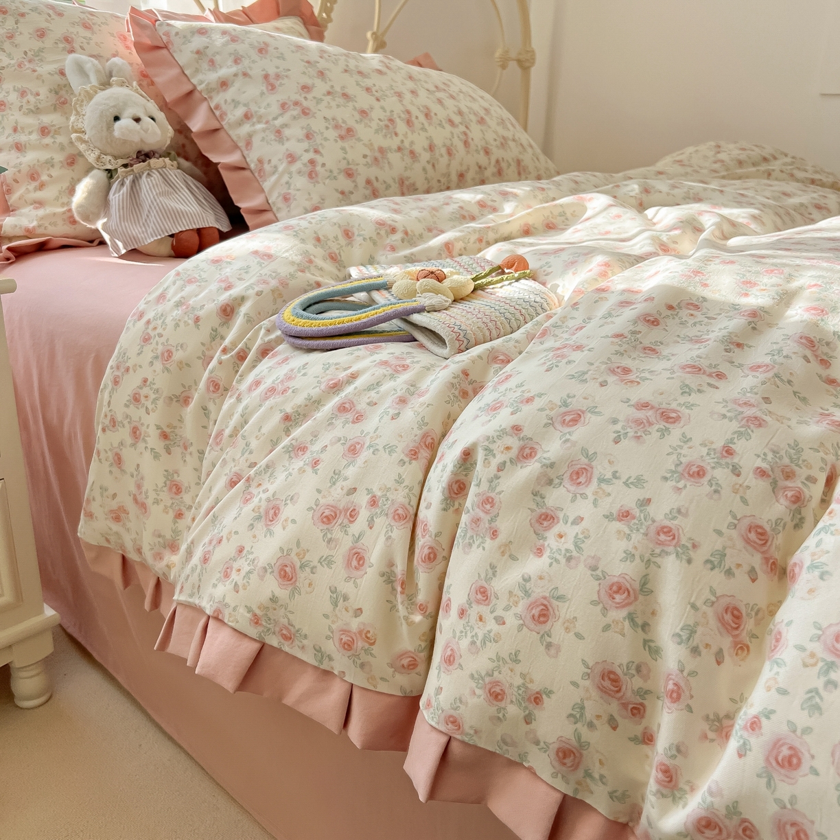 91家纺网 家纺一手货源 找家纺 韩巢家纺 2026新款花边款针织双层纱四件套 塞林娜米黄