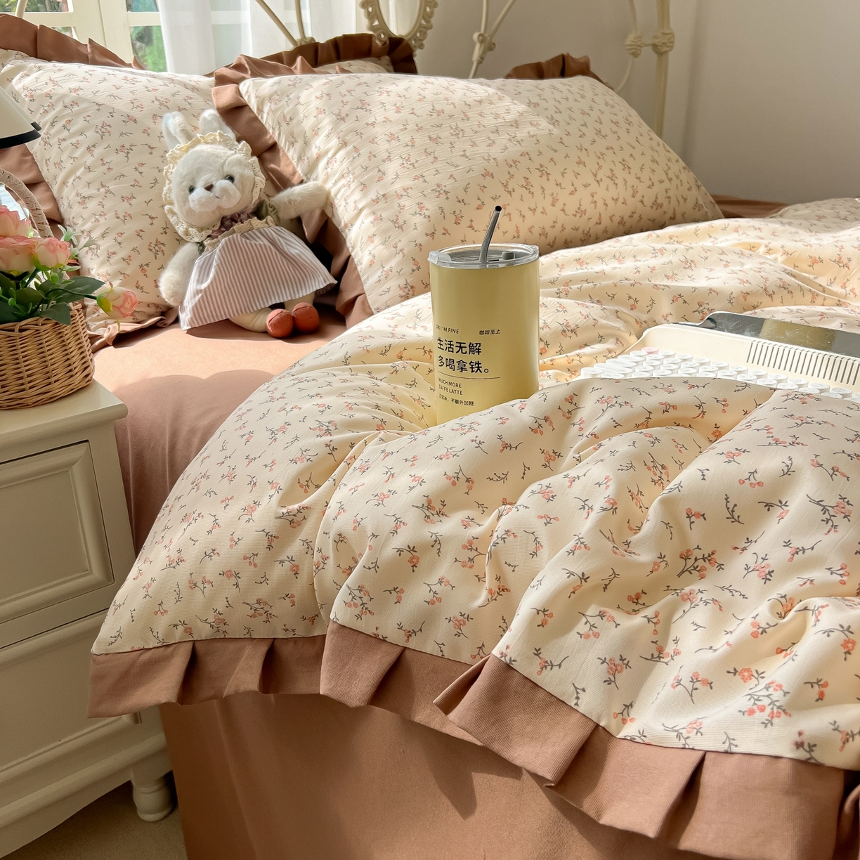 91家纺网 家纺一手货源 找家纺 韩巢家纺 2026新款花边款针织双层纱四件套 问秋黄