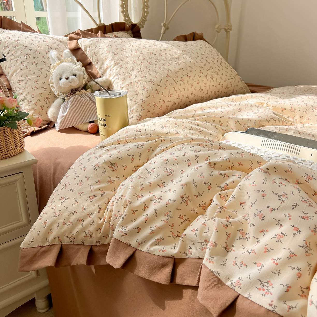 91家纺网 家纺一手货源 找家纺 韩巢家纺 2026新款花边款针织双层纱四件套 问秋黄