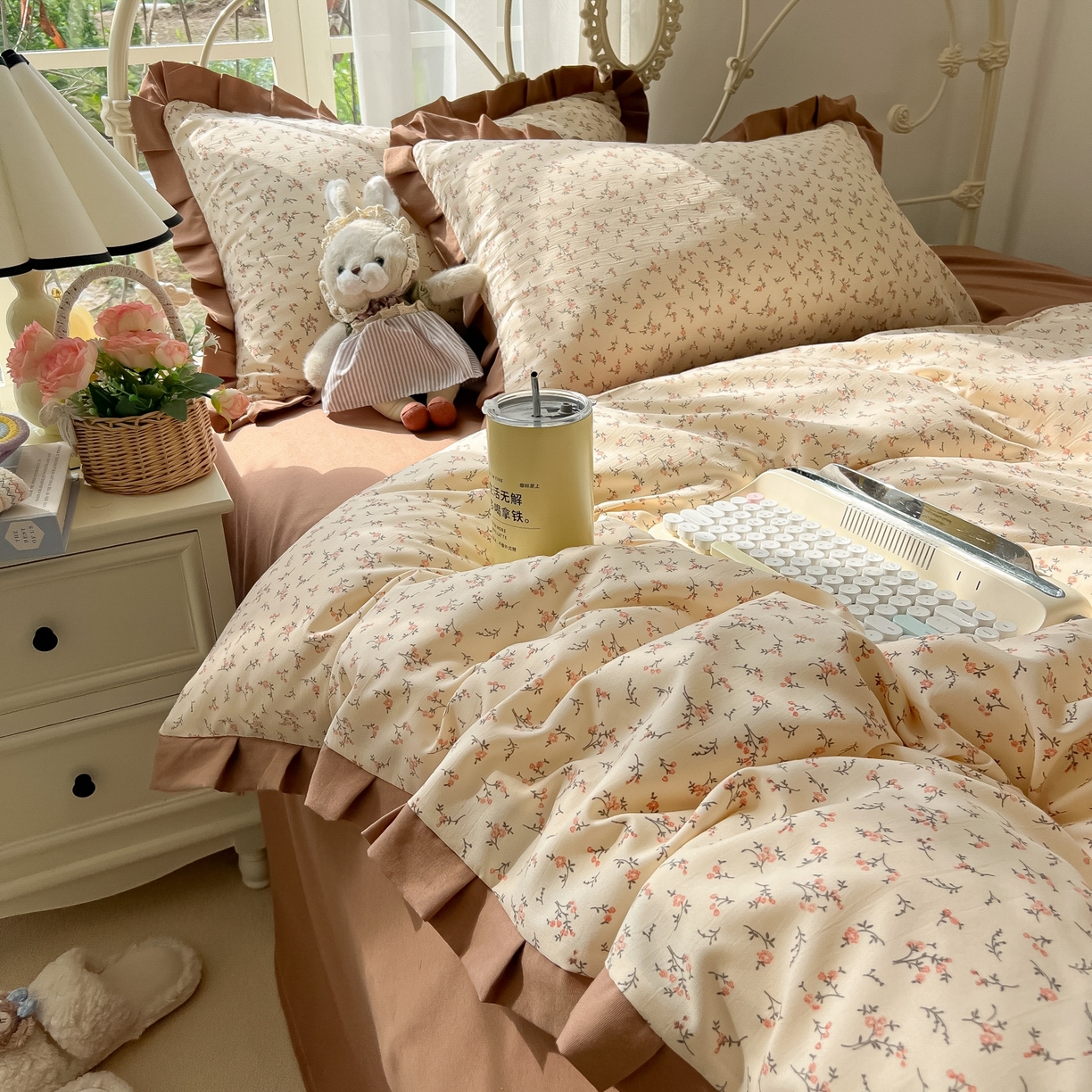 91家纺网 家纺一手货源 找家纺 韩巢家纺 2026新款花边款针织双层纱四件套 问秋黄