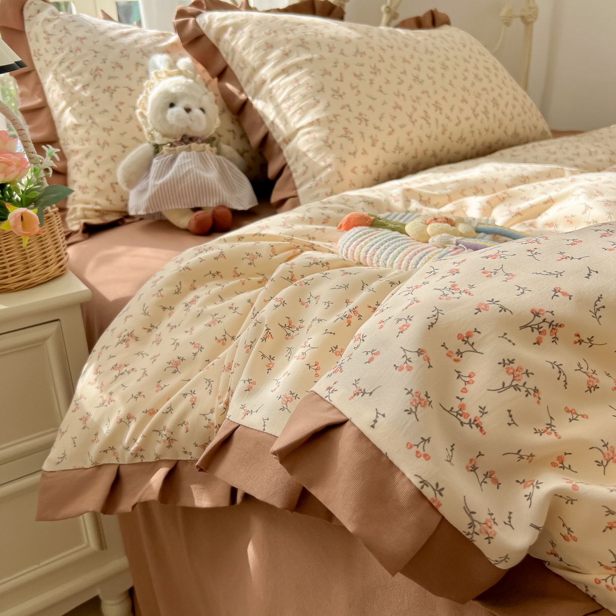 91家纺网 家纺一手货源 找家纺 韩巢家纺 2026新款花边款针织双层纱四件套 问秋黄