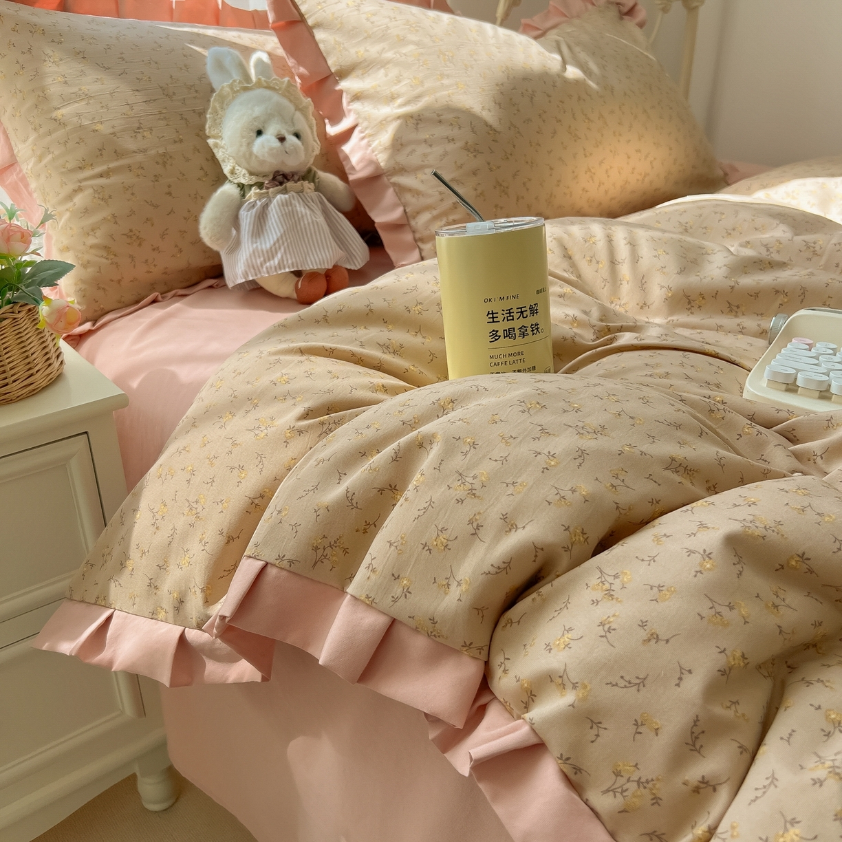 91家纺网 家纺一手货源 找家纺 韩巢家纺 2026新款花边款针织双层纱四件套 问秋棕