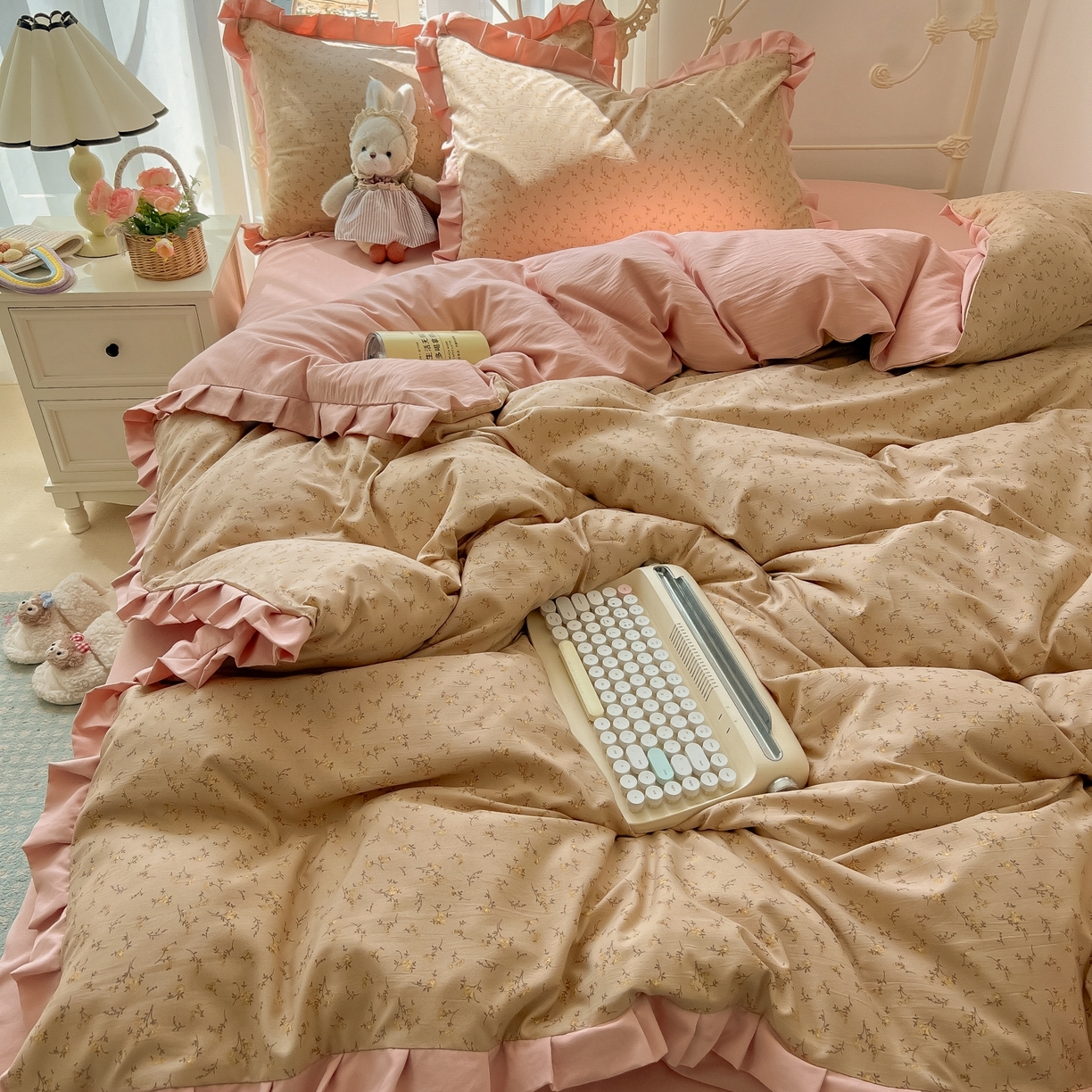 91家纺网 家纺一手货源 找家纺 韩巢家纺 2026新款花边款针织双层纱四件套 问秋棕