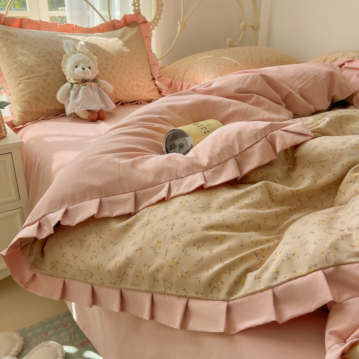 91家纺网 家纺一手货源 找家纺 韩巢家纺 2026新款花边款针织双层纱四件套 问秋棕