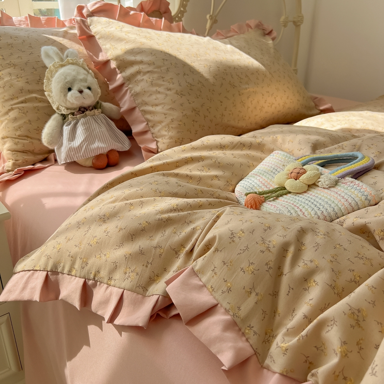 91家纺网 家纺一手货源 找家纺 韩巢家纺 2026新款花边款针织双层纱四件套 问秋棕