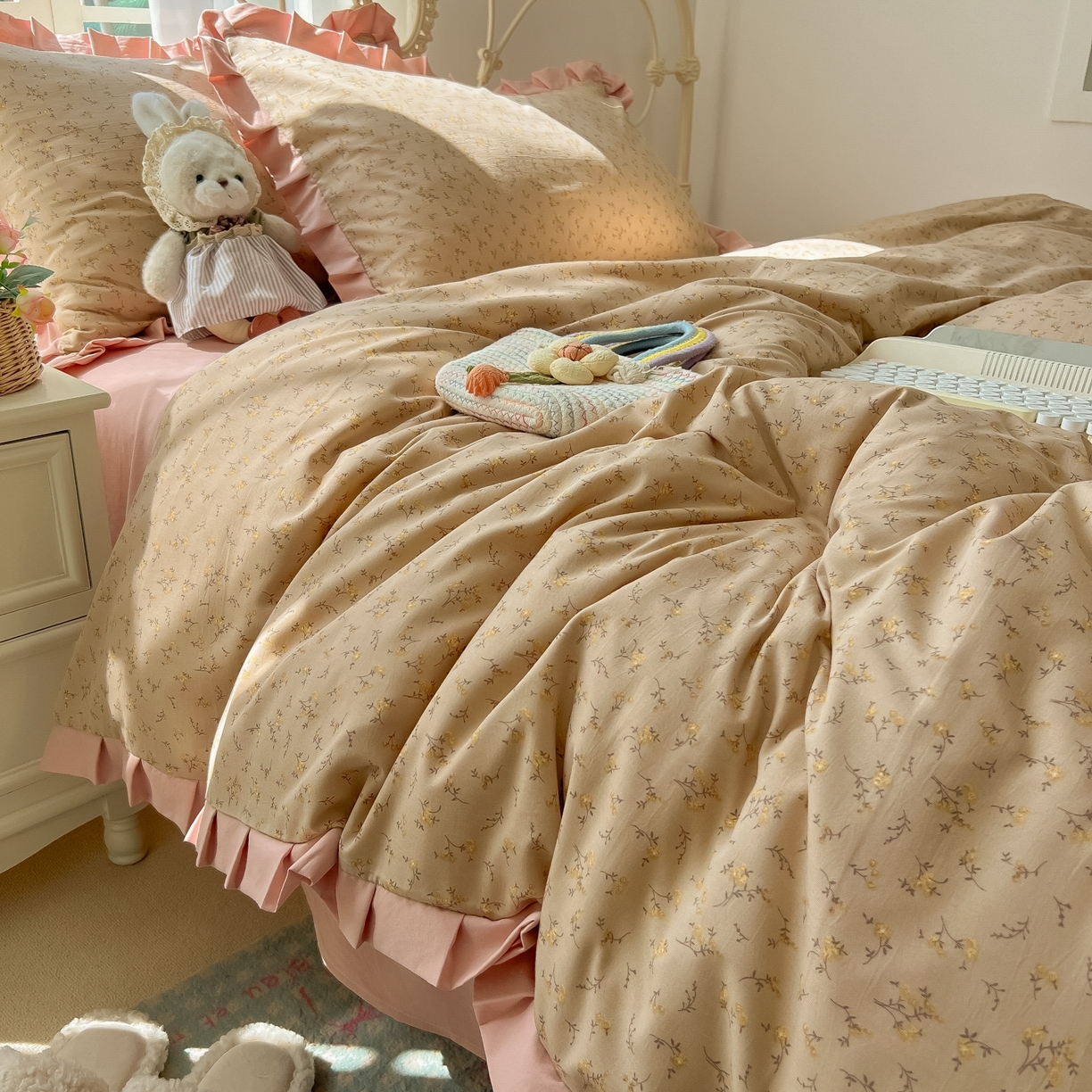 91家纺网 家纺一手货源 找家纺 韩巢家纺 2026新款花边款针织双层纱四件套 问秋棕