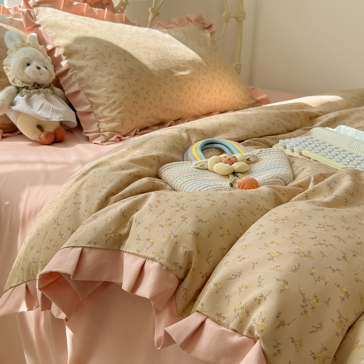 91家纺网 家纺一手货源 找家纺 韩巢家纺 2026新款花边款针织双层纱四件套 问秋棕