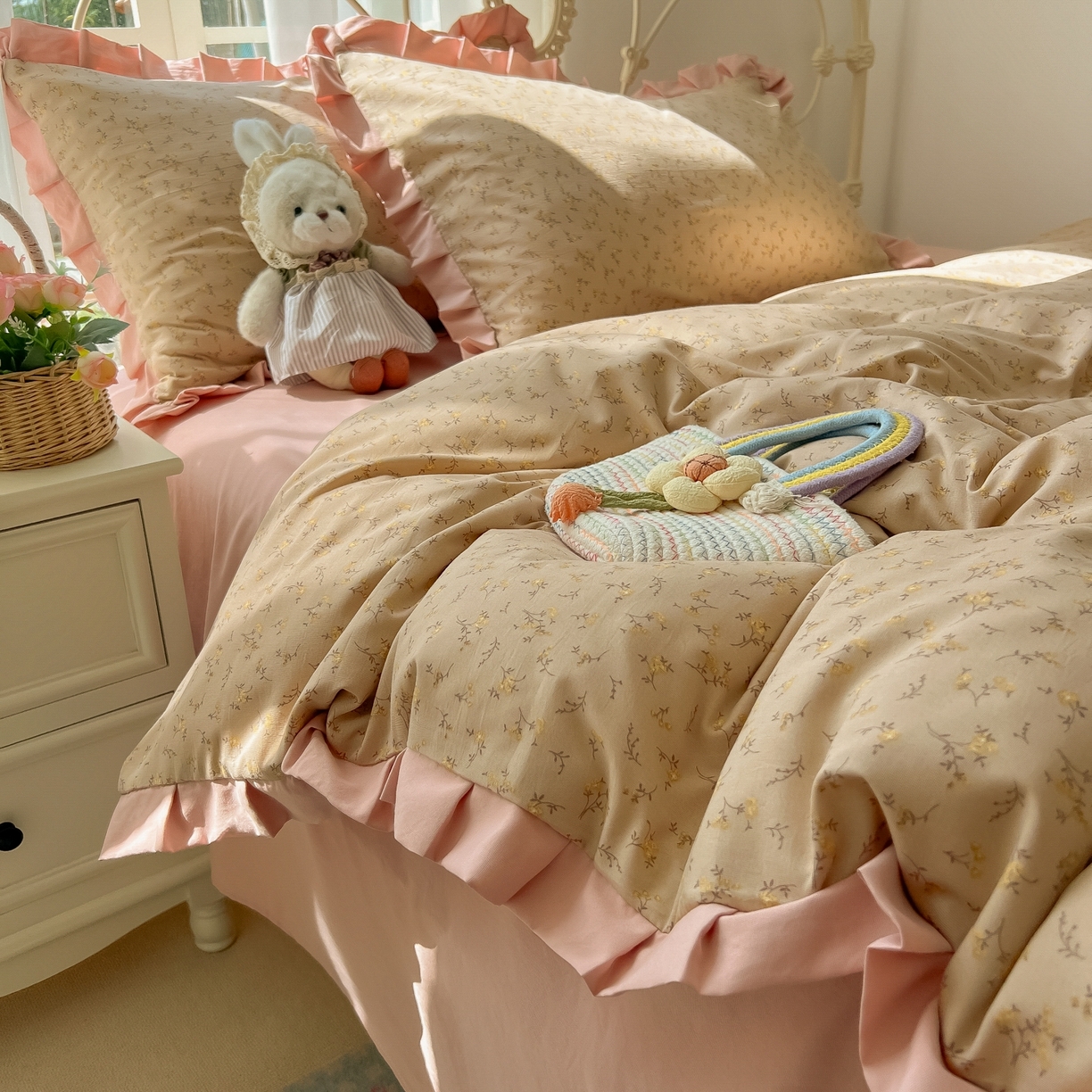 91家纺网 家纺一手货源 找家纺 韩巢家纺 2026新款花边款针织双层纱四件套 问秋棕