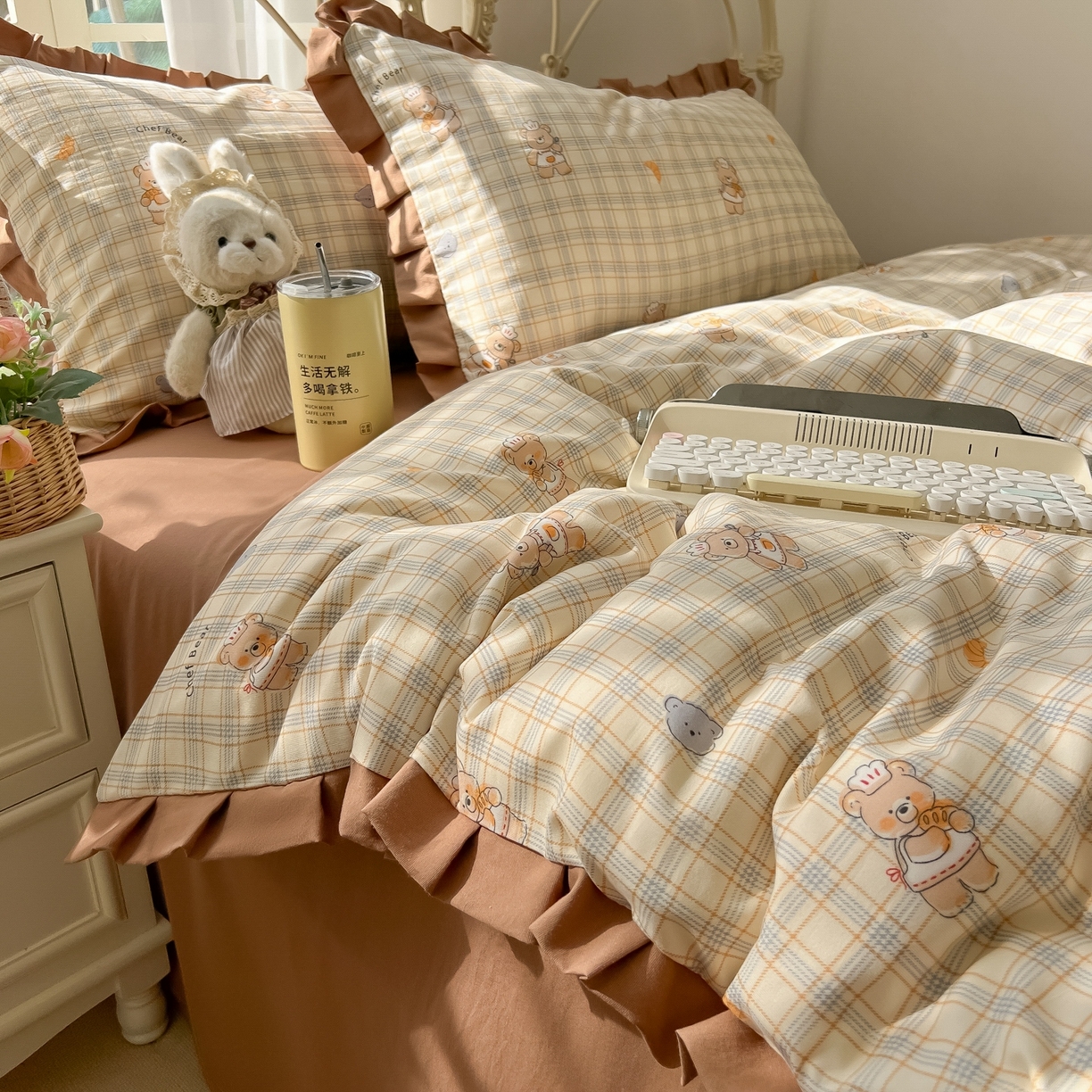 91家纺网 家纺一手货源 找家纺 韩巢家纺 2026新款花边款针织双层纱四件套 熊先生